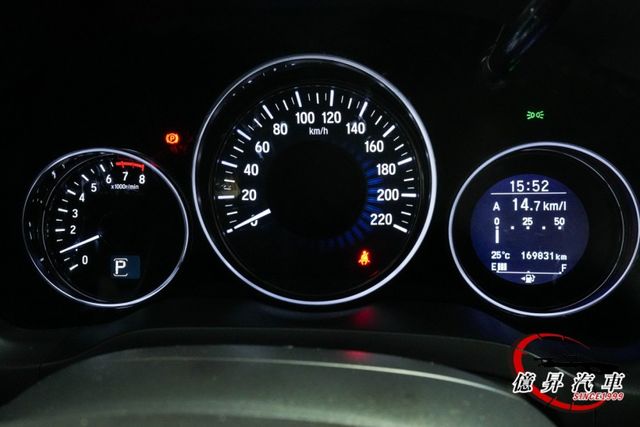 原廠保養，LED頭燈、LED日行燈、換檔撥片、自動感應頭燈，S版，跨界小休旅  第17張相片