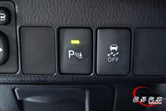 低里程，LED頭燈、換檔撥片、Keyless、專屬Z版空力套件，市場稀有Z版  第14張相片