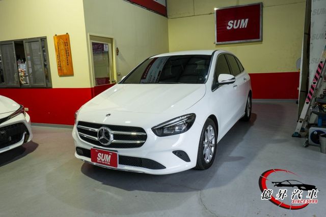 原廠選配360環景、電動記憶座椅、電動尾門、盲點偵測，高車頂設計，小車大空間  第1張相片