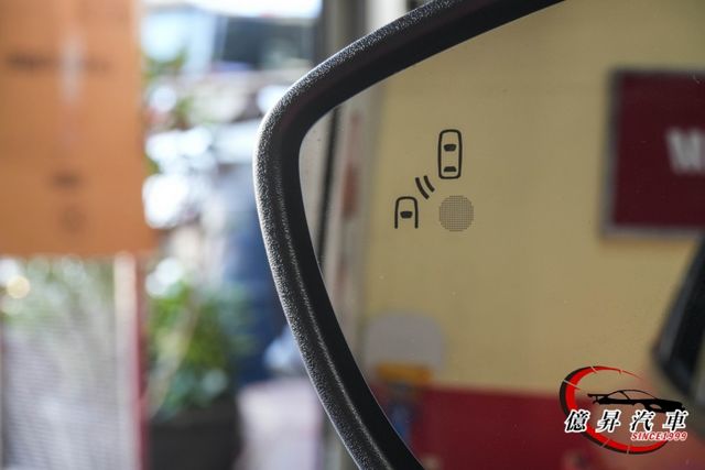 12.3吋數位儀表、抬頭顯示器、電動座椅、B&O音響，高CP值運動房車  第7張相片