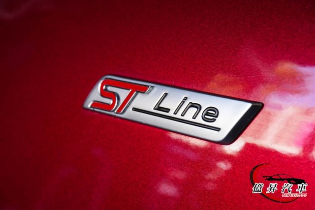 12.3吋數位儀表、抬頭顯示器、電動座椅、B&O音響，高CP值運動房車  第8張相片