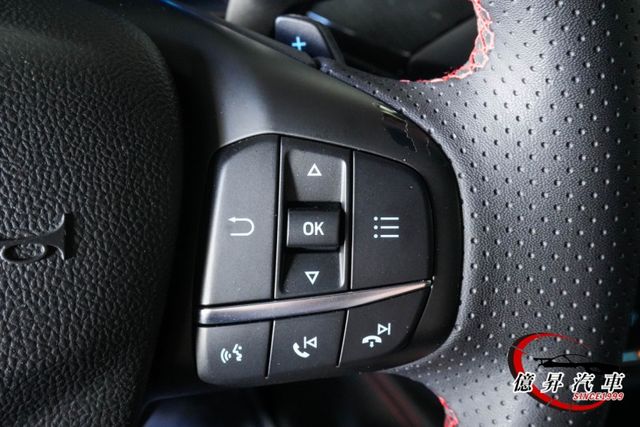 12.3吋數位儀表、抬頭顯示器、電動座椅、B&O音響，高CP值運動房車  第12張相片