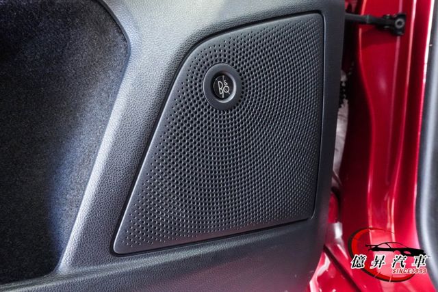 12.3吋數位儀表、抬頭顯示器、電動座椅、B&O音響，高CP值運動房車  第14張相片