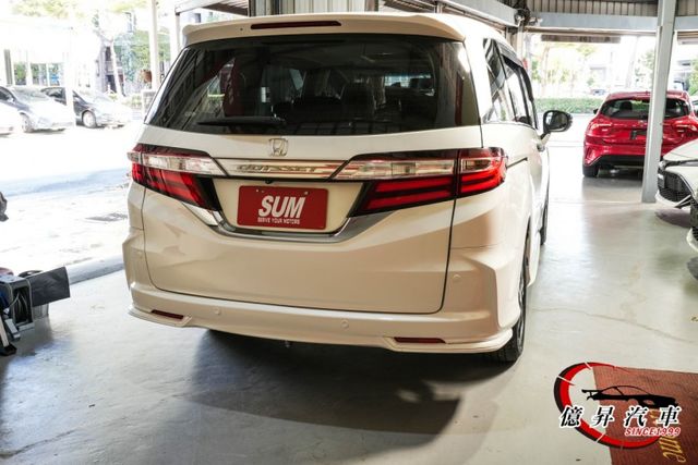 懸吊穩定、長途乘坐不疲累，天窗、雙邊電動滑門、盲點偵測、360度環景，APEX版  第6張相片