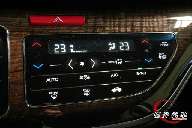 懸吊穩定、長途乘坐不疲累，天窗、雙邊電動滑門、盲點偵測、360度環景，APEX版  第13張相片