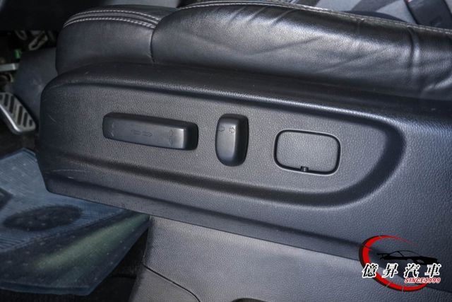 懸吊穩定、長途乘坐不疲累，天窗、雙邊電動滑門、盲點偵測、360度環景，APEX版  第14張相片