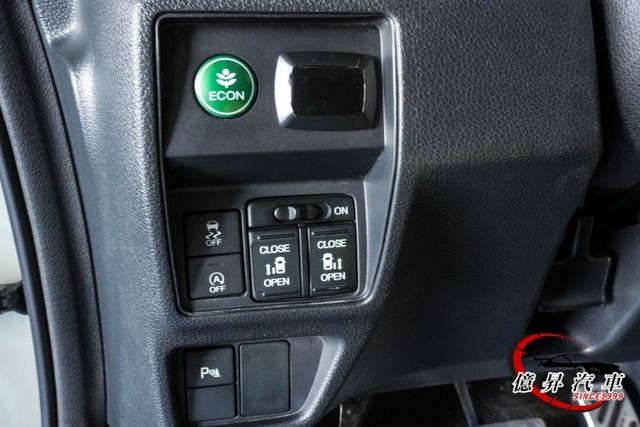 懸吊穩定、長途乘坐不疲累，天窗、雙邊電動滑門、盲點偵測、360度環景，APEX版  第15張相片