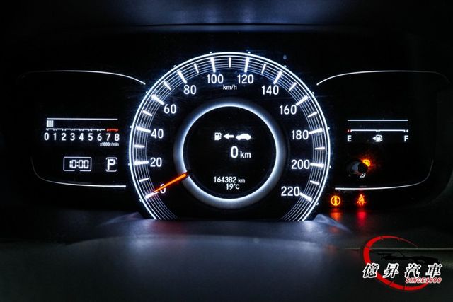 懸吊穩定、長途乘坐不疲累，天窗、雙邊電動滑門、盲點偵測、360度環景，APEX版  第18張相片