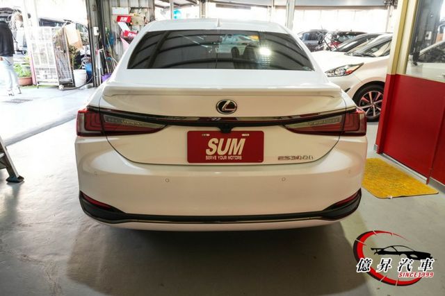 僅跑1.4萬公里，F-SPORT專屬運動版本，運動風格與極致舒適完美融合，現省落地價差  第3張相片