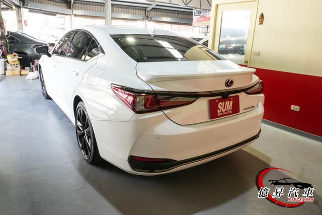 僅跑1.4萬公里，F-SPORT專屬運動版本，運動風格與極致舒適完美融合，現省落地價差  第5張相片