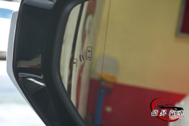 僅跑1.4萬公里，F-SPORT專屬運動版本，運動風格與極致舒適完美融合，現省落地價差  第9張相片