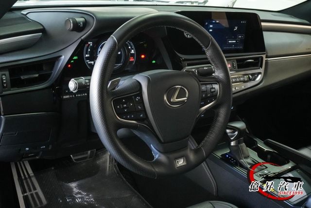 僅跑1.4萬公里，F-SPORT專屬運動版本，運動風格與極致舒適完美融合，現省落地價差  第12張相片