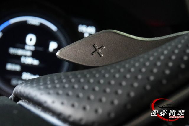 僅跑1.4萬公里，F-SPORT專屬運動版本，運動風格與極致舒適完美融合，現省落地價差  第13張相片