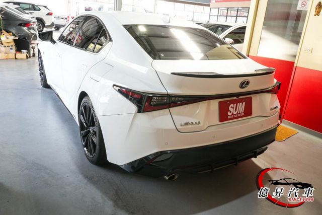 20年12月出廠，IS300H F-SPORT版，大電池保固中  第4張相片