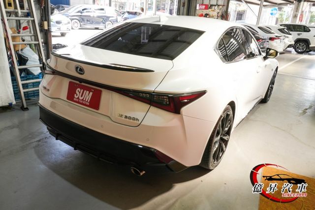 20年12月出廠，IS300H F-SPORT版，大電池保固中  第6張相片