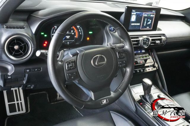 20年12月出廠，IS300H F-SPORT版，大電池保固中  第11張相片