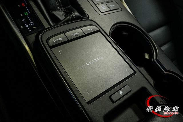 20年12月出廠，IS300H F-SPORT版，大電池保固中  第13張相片