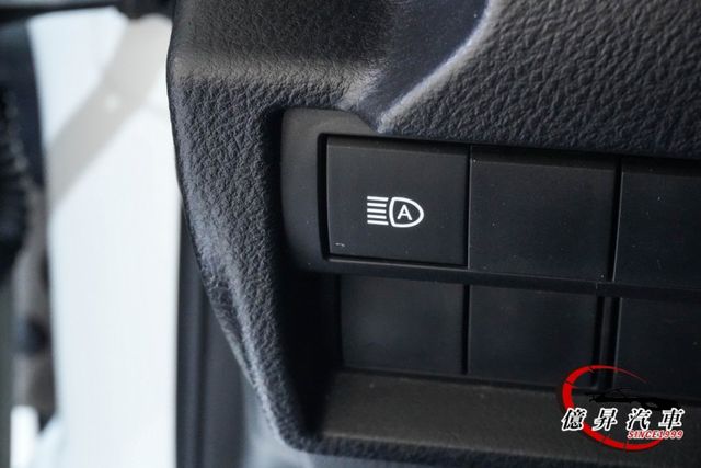 20年12月出廠，IS300H F-SPORT版，大電池保固中  第15張相片