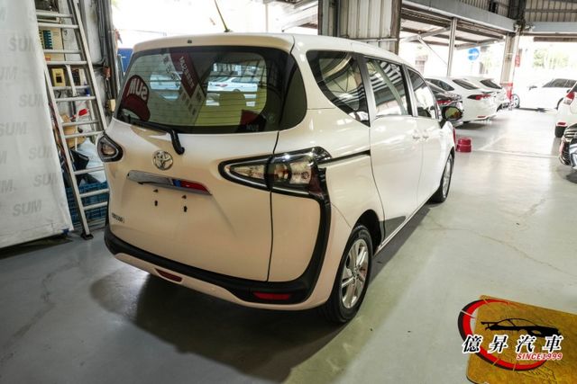 低里程，I-KEY、恆溫、盲點偵測，5人座豪華+，空間變化靈活，自用、載貨都好用  第4張相片