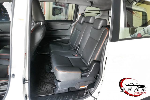 低里程，I-KEY、恆溫、盲點偵測，5人座豪華+，空間變化靈活，自用、載貨都好用  第9張相片