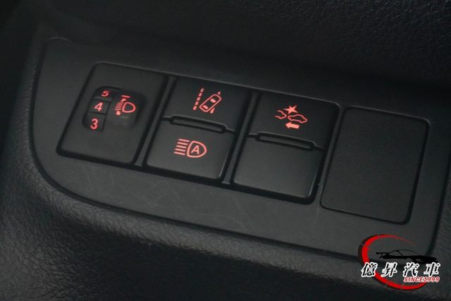 低里程，I-KEY、恆溫、盲點偵測，5人座豪華+，空間變化靈活，自用、載貨都好用  第12張相片