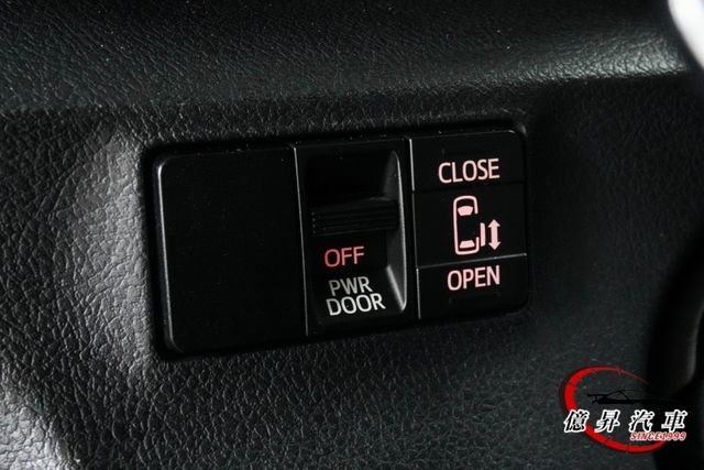 低里程，I-KEY、恆溫、盲點偵測，5人座豪華+，空間變化靈活，自用、載貨都好用  第13張相片