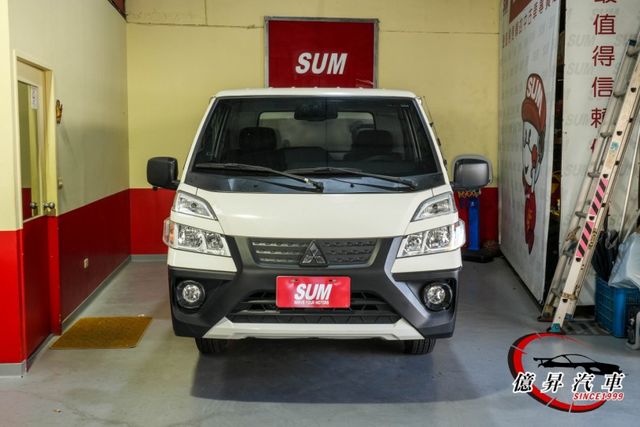 僅跑9.9萬公里，冷凍廂、電動尾門，人人都會開的自排!  第3張相片