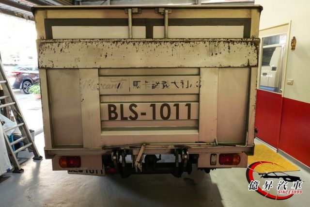 僅跑9.9萬公里，冷凍廂、電動尾門，人人都會開的自排!  第4張相片