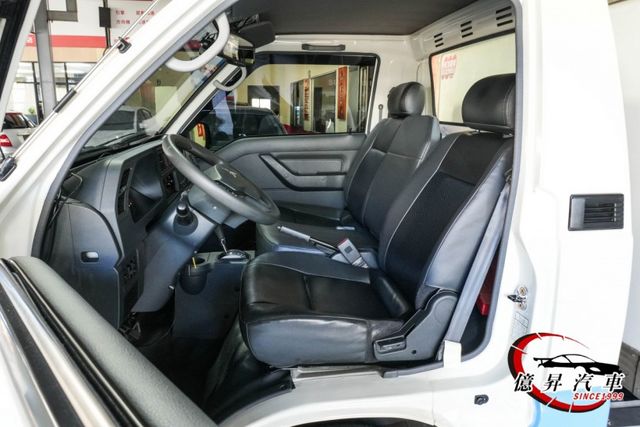 僅跑9.9萬公里，冷凍廂、電動尾門，人人都會開的自排!  第8張相片