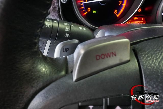2.5S，僅跑12.6萬公里，換檔撥片、主動轉向頭燈、循跡防滑控制系統  第10張相片