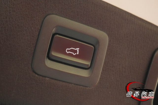 頂級型，盲點偵測、電動尾門、車道偏移警示，日本原裝進口，妥善率優良  第8張相片