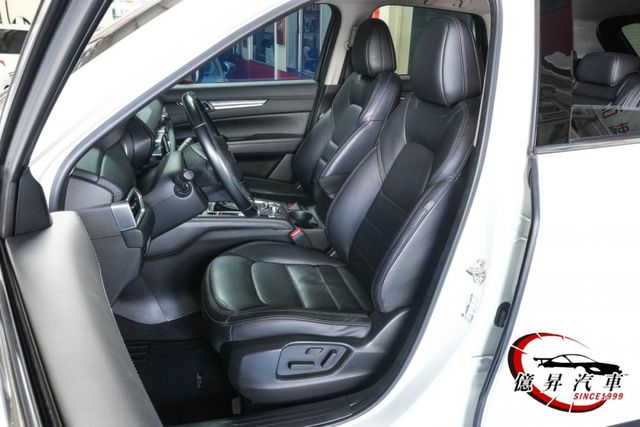 頂級型，盲點偵測、電動尾門、車道偏移警示，日本原裝進口，妥善率優良  第10張相片