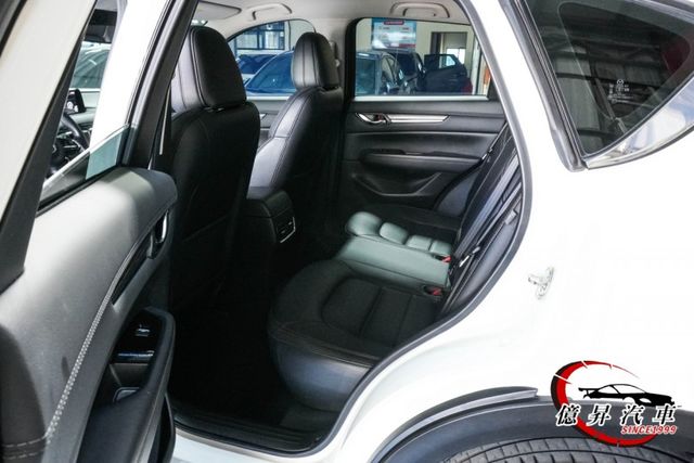 頂級型，盲點偵測、電動尾門、車道偏移警示，日本原裝進口，妥善率優良  第11張相片