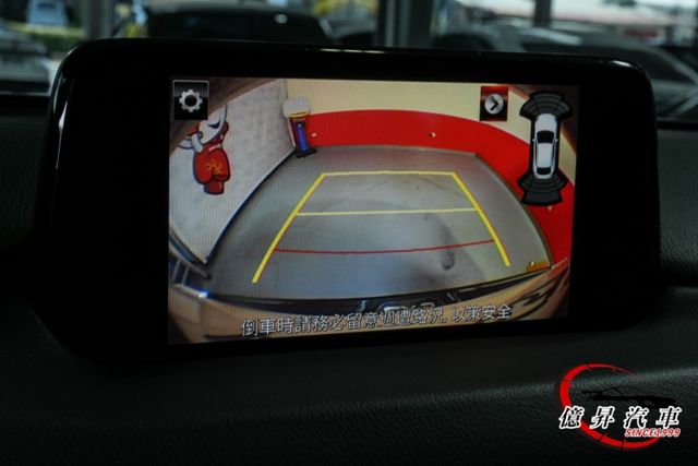 頂級型，盲點偵測、電動尾門、車道偏移警示，日本原裝進口，妥善率優良  第18張相片