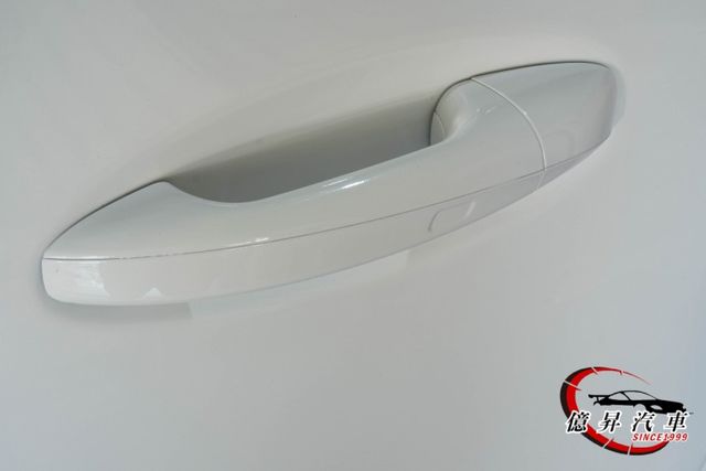 CarPlay、盲點偵測、全景天窗，無窗框雙門設計，兼顧日常舒適與熱血駕馭  第6張相片