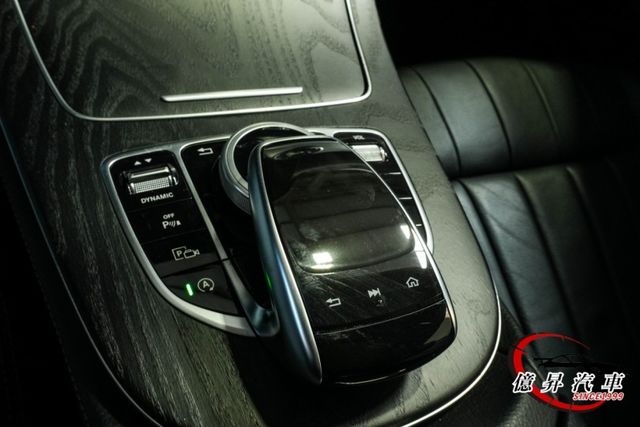 CarPlay、盲點偵測、全景天窗，無窗框雙門設計，兼顧日常舒適與熱血駕馭  第13張相片