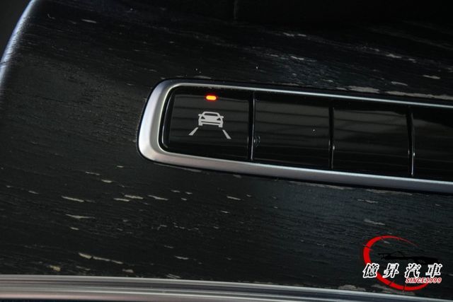 CarPlay、盲點偵測、全景天窗，無窗框雙門設計，兼顧日常舒適與熱血駕馭  第15張相片