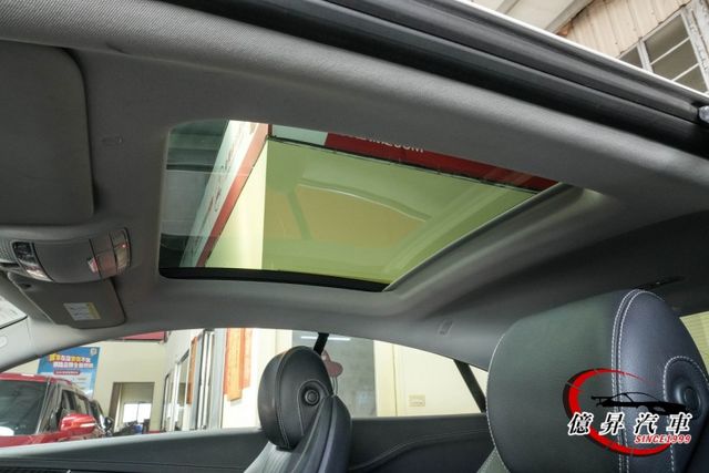 CarPlay、盲點偵測、全景天窗，無窗框雙門設計，兼顧日常舒適與熱血駕馭  第17張相片