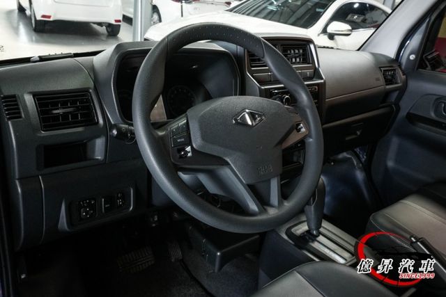 低里程，定速、盲點偵測，好開、耐用，  賺錢麵包車，人人都會開的自排  第8張相片