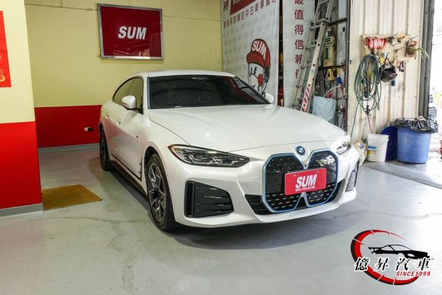 5AU跟車、雙曲面螢幕、ID8，低里程，愛馬仕內裝配色，新款排檔，非小雞腿排檔  第2張相片