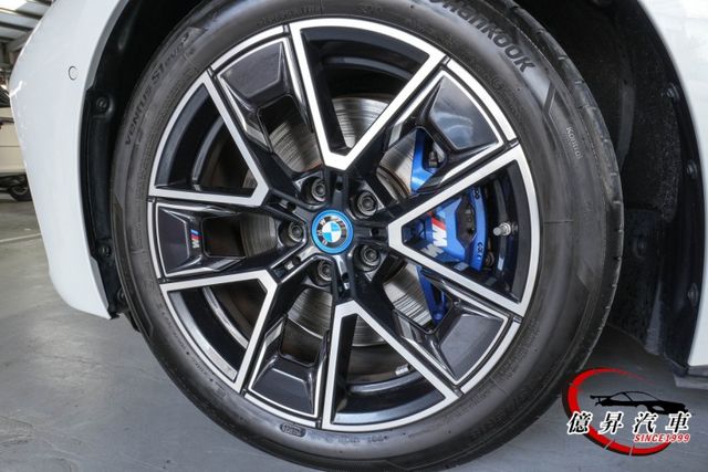 5AU跟車、雙曲面螢幕、ID8，低里程，愛馬仕內裝配色，新款排檔，非小雞腿排檔  第7張相片