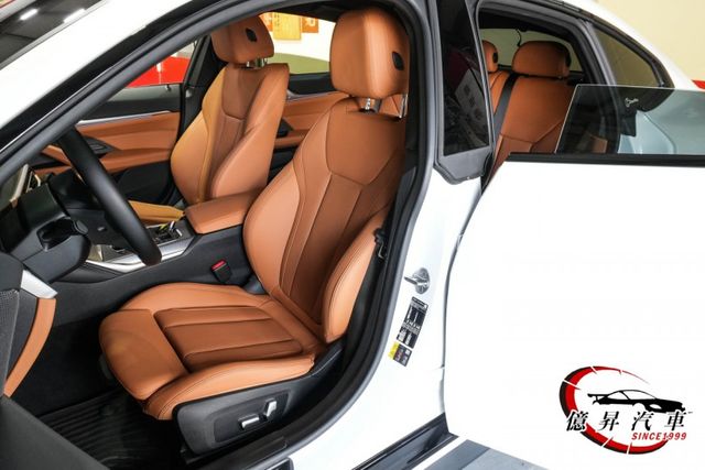 5AU跟車、雙曲面螢幕、ID8，低里程，愛馬仕內裝配色，新款排檔，非小雞腿排檔  第8張相片