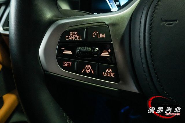 5AU跟車、雙曲面螢幕、ID8，低里程，愛馬仕內裝配色，新款排檔，非小雞腿排檔  第11張相片