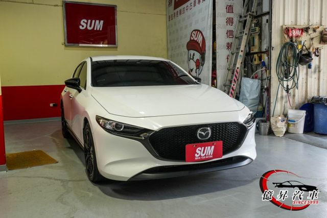 僅跑3.9萬公里， 20S Carbon Edition，ACC跟車、盲點偵測、倒車顯影  第2張相片