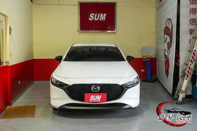 僅跑3.9萬公里， 20S Carbon Edition，ACC跟車、盲點偵測、倒車顯影  第3張相片