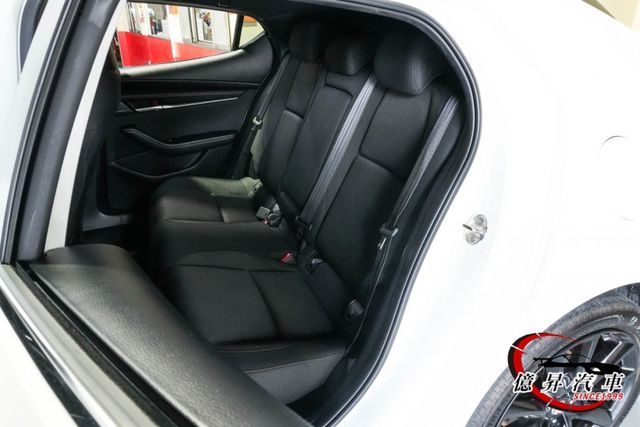 僅跑3.9萬公里， 20S Carbon Edition，ACC跟車、盲點偵測、倒車顯影  第9張相片