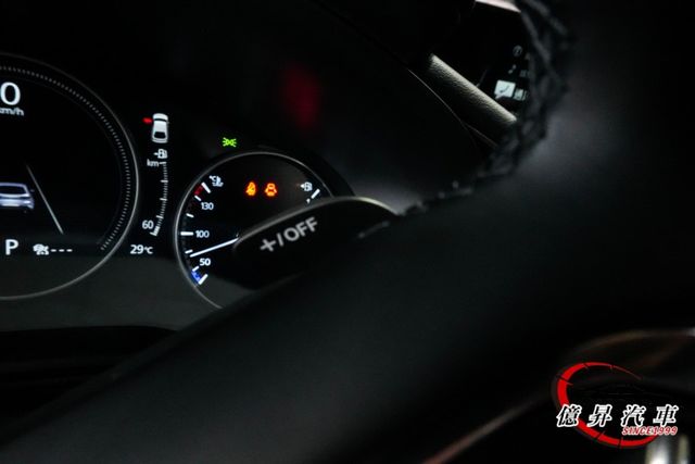 僅跑3.9萬公里， 20S Carbon Edition，ACC跟車、盲點偵測、倒車顯影  第12張相片