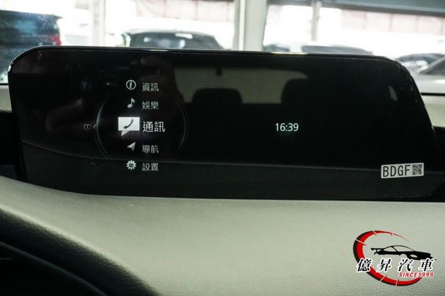 僅跑3.9萬公里， 20S Carbon Edition，ACC跟車、盲點偵測、倒車顯影  第14張相片