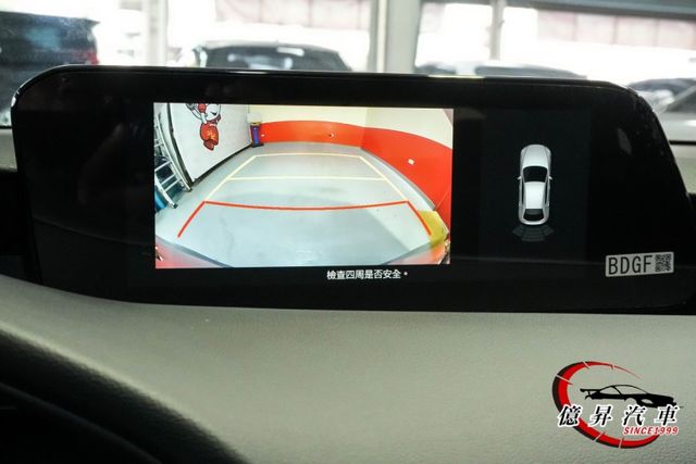 僅跑3.9萬公里， 20S Carbon Edition，ACC跟車、盲點偵測、倒車顯影  第15張相片