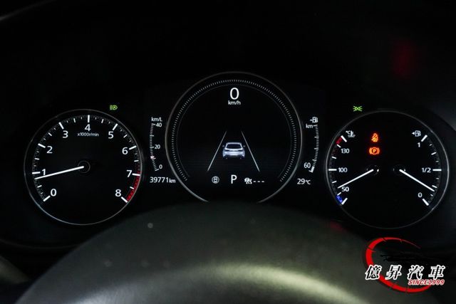 僅跑3.9萬公里， 20S Carbon Edition，ACC跟車、盲點偵測、倒車顯影  第17張相片